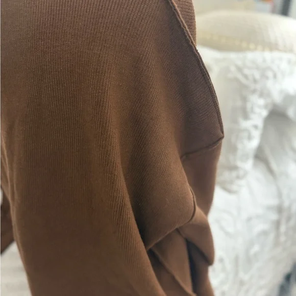 Elegant Brown Crew Neck Sweater - Picture 11 of 13